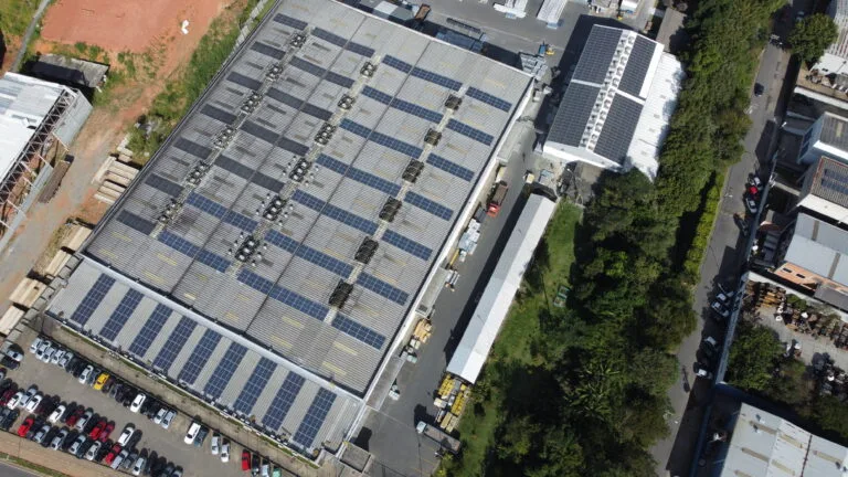 painéis solares em empresas