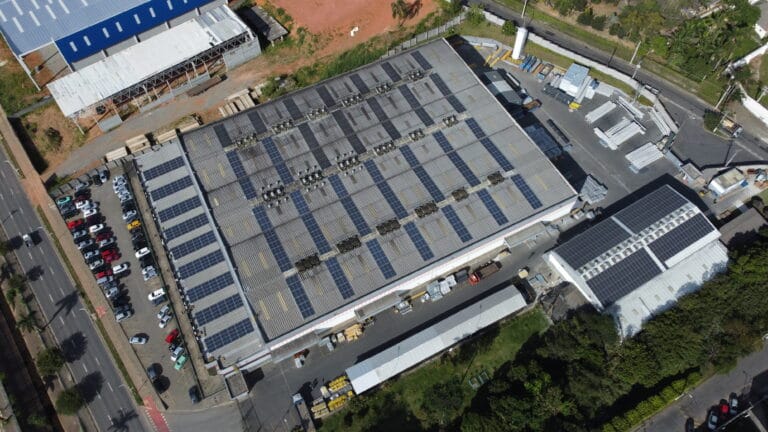 painéis solares em empresas