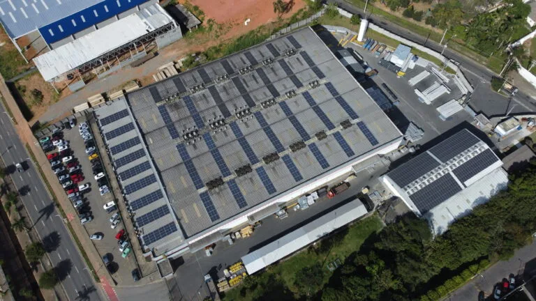painéis solares em empresas