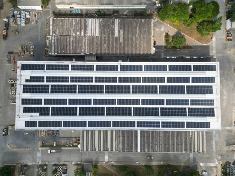 painéis solares em empresas