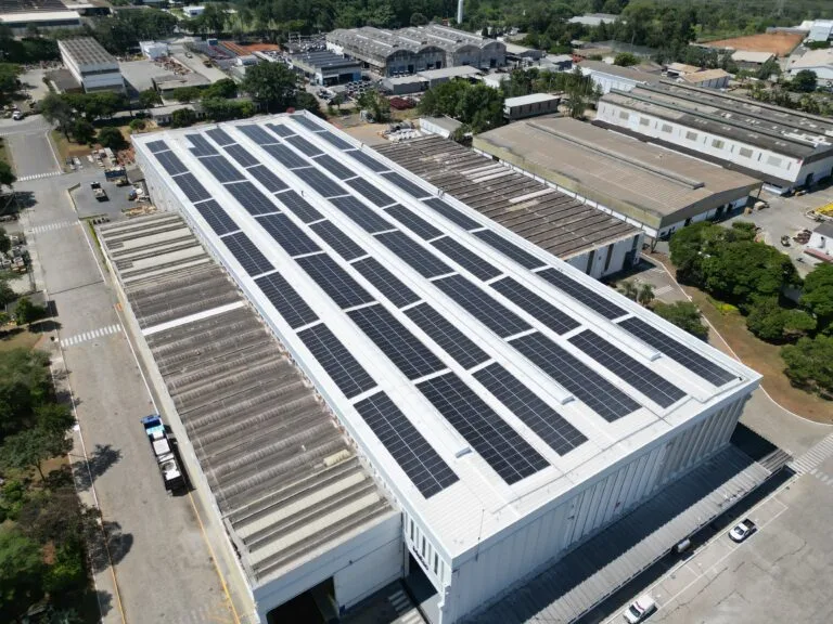 painéis solares em empresas