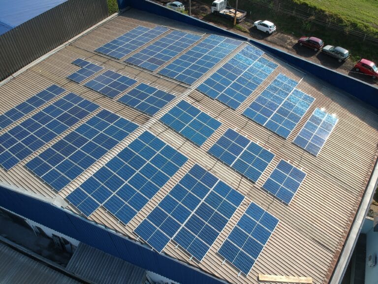 painéis solares em empresas