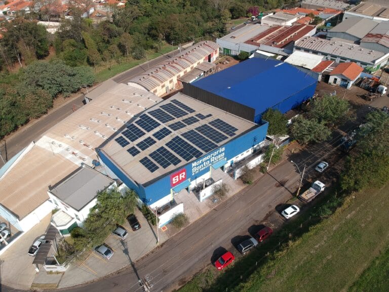 painéis solares em empresas