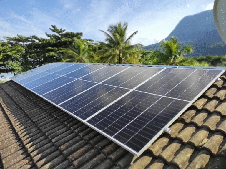 painéis solares em telhado