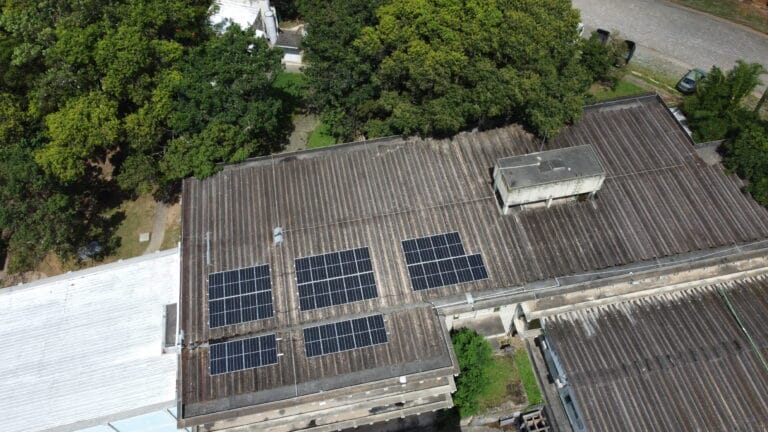 obra industrial de energia solar