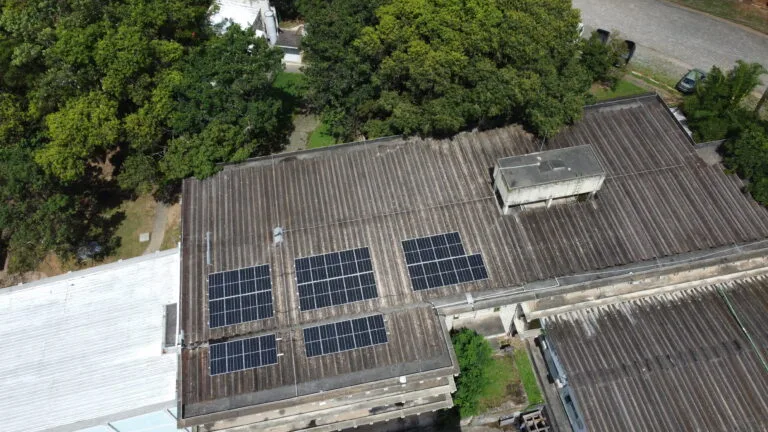 obra industrial de energia solar