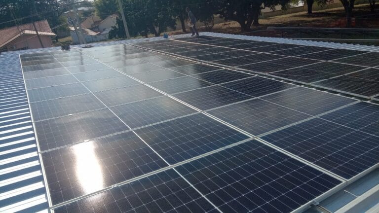 obra industrial de energia solar